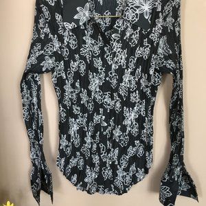 Black/white accordion pleat blouse